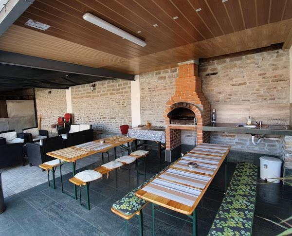 Camere De Inchiriat Carpati Hunedoara Buitenkant foto
