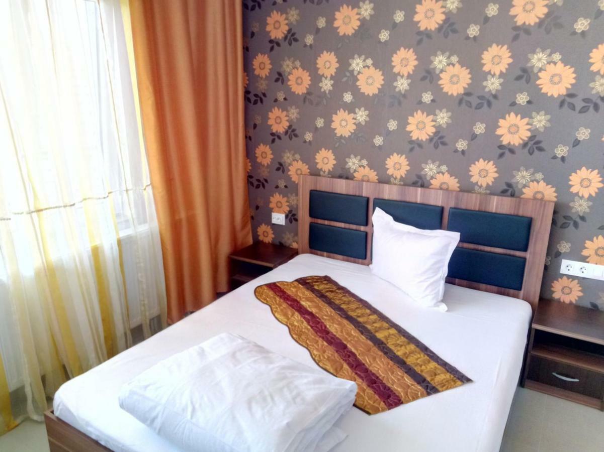 Camere De Inchiriat Carpati Hunedoara Buitenkant foto