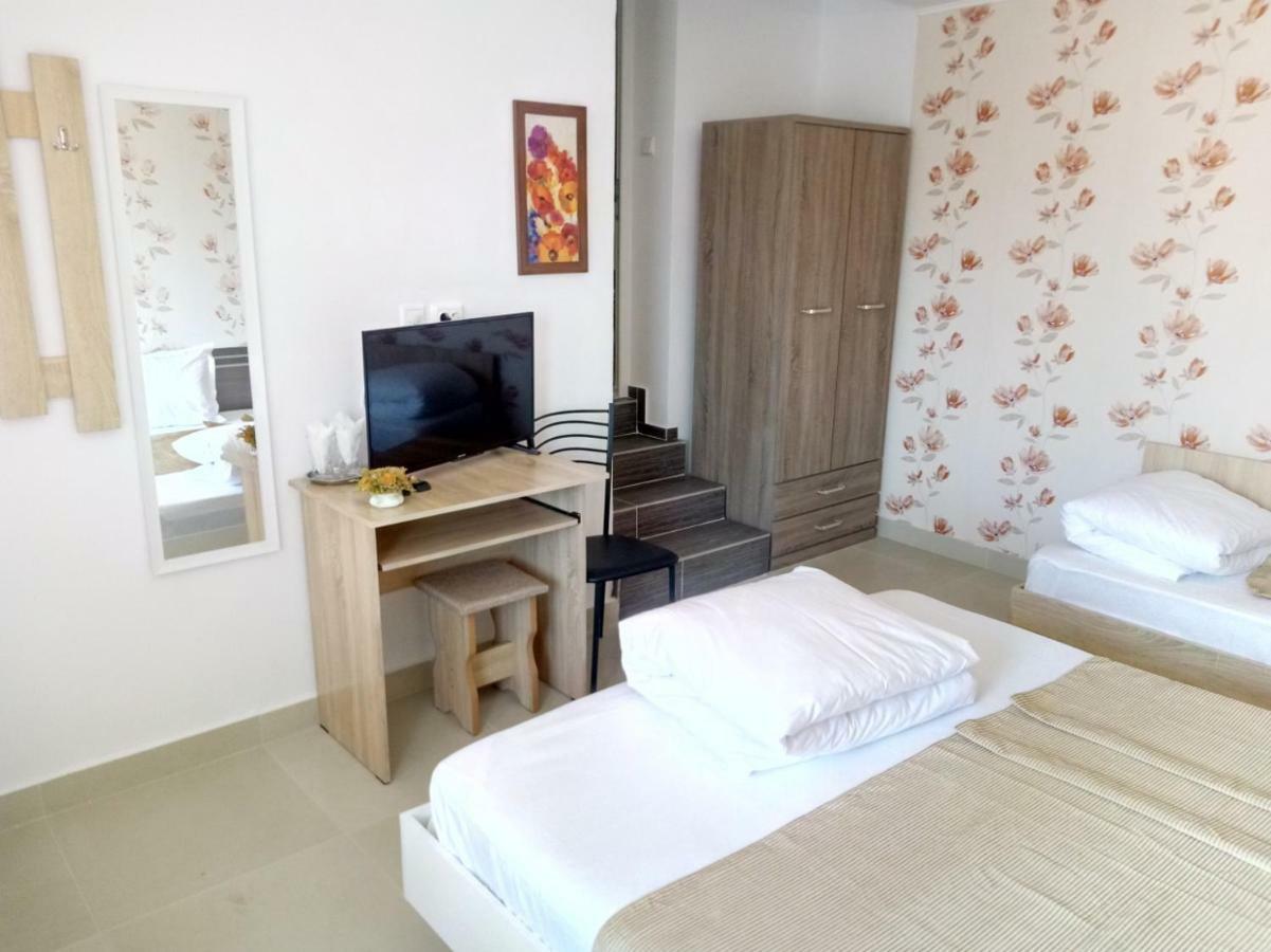 Camere De Inchiriat Carpati Hunedoara Buitenkant foto