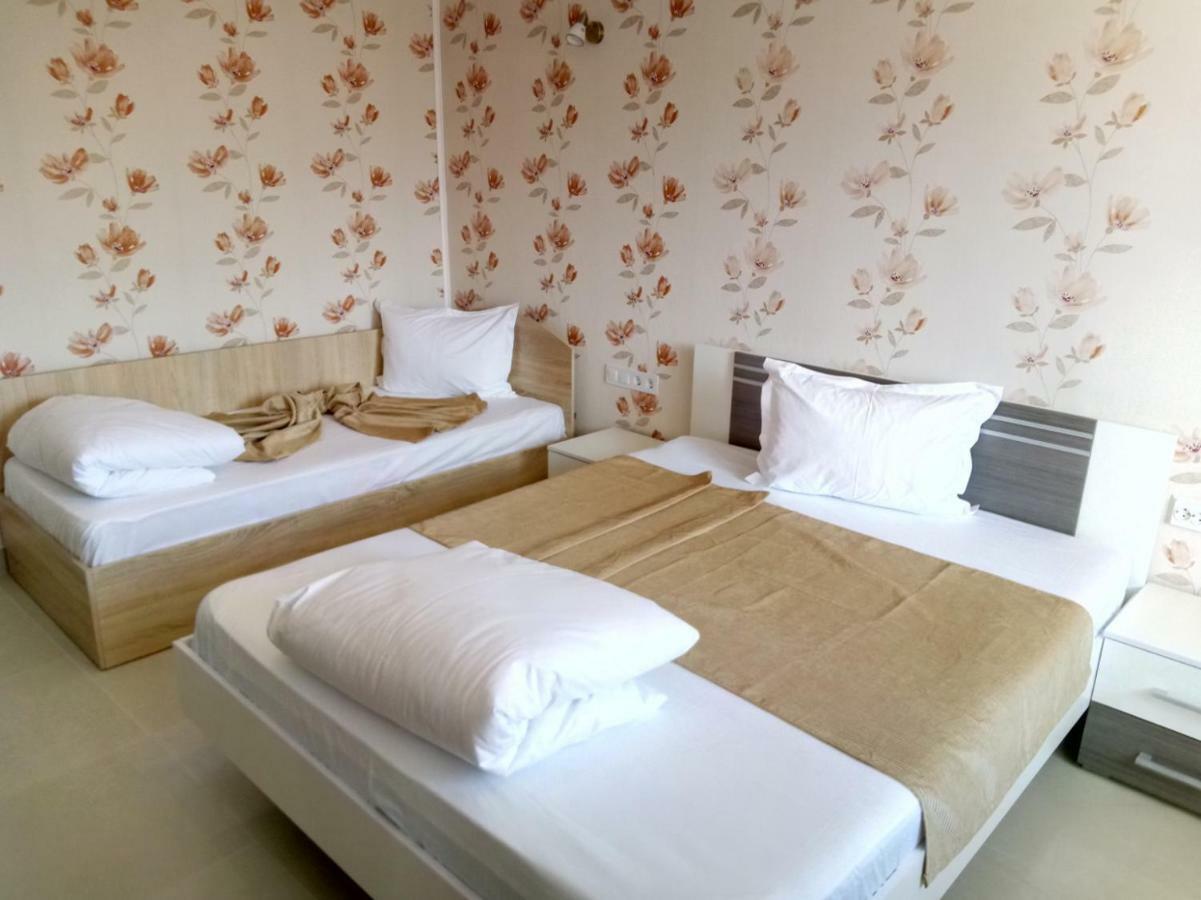 Camere De Inchiriat Carpati Hunedoara Buitenkant foto