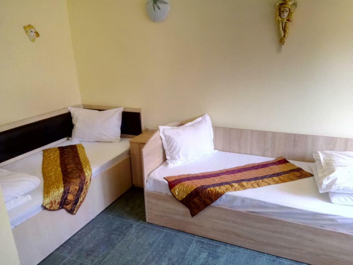 Camere De Inchiriat Carpati Hunedoara Buitenkant foto