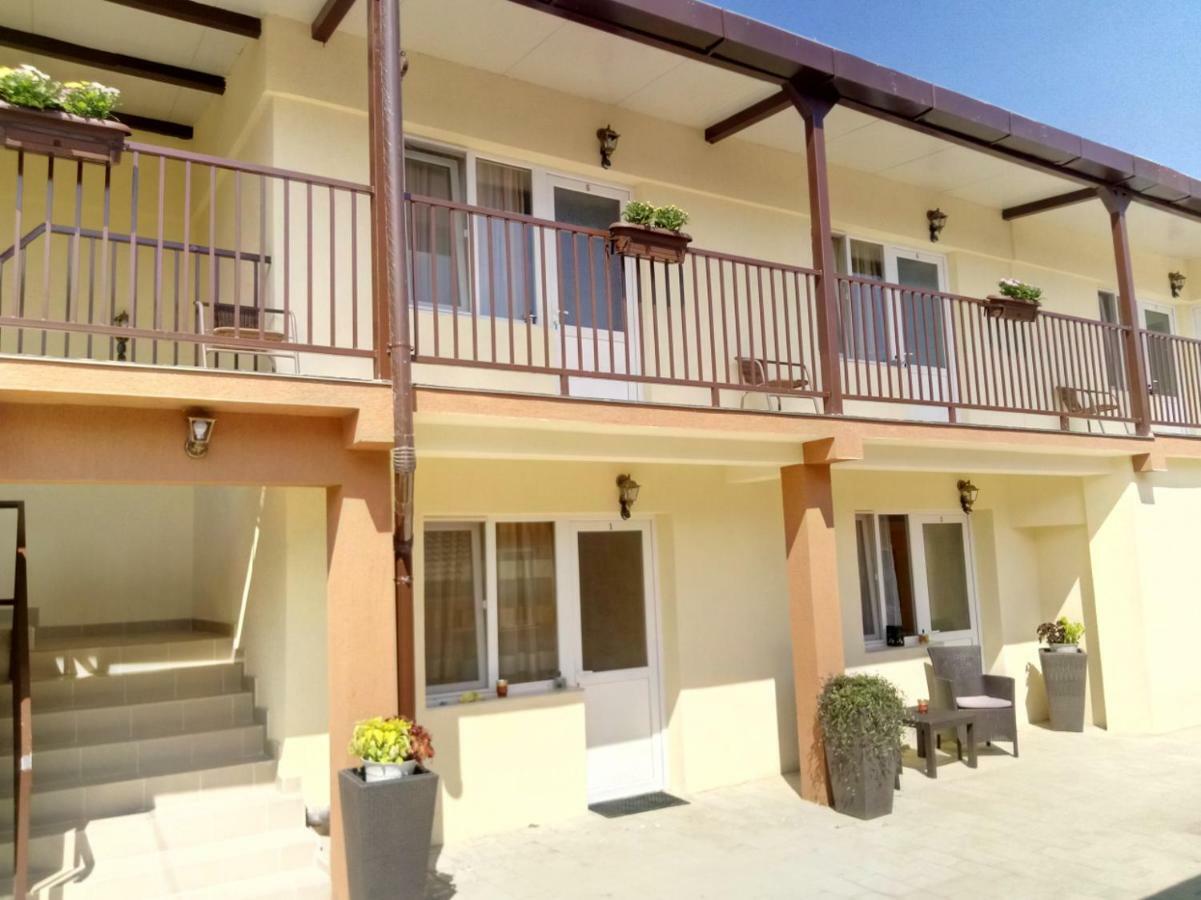 Camere De Inchiriat Carpati Hunedoara Buitenkant foto