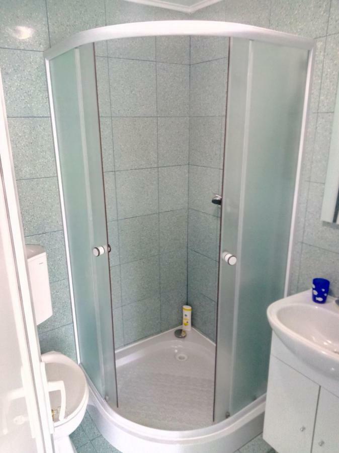 Camere De Inchiriat Carpati Hunedoara Buitenkant foto