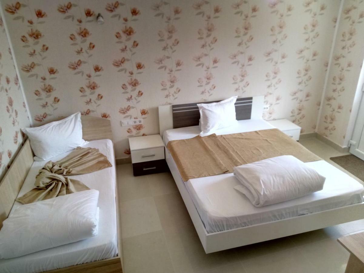 Camere De Inchiriat Carpati Hunedoara Buitenkant foto